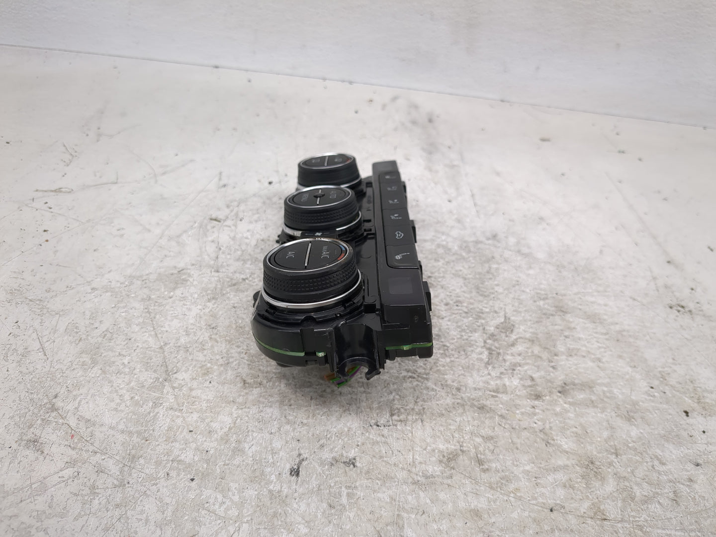 2024 Volkswagen Taos Climate Control Module Temperature AC/Heater Replacement P/N:2GJ907044D Fits OEM Used Auto Parts - Oemu