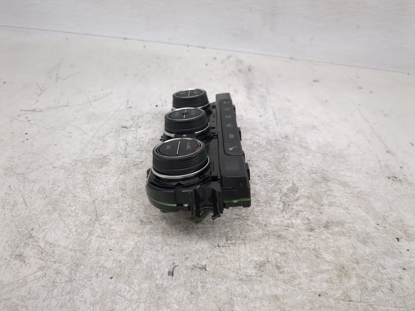 2024 Volkswagen Taos Climate Control Module Temperature AC/Heater Replacement P/N:2GJ907044D Fits OEM Used Auto Parts - Oemu