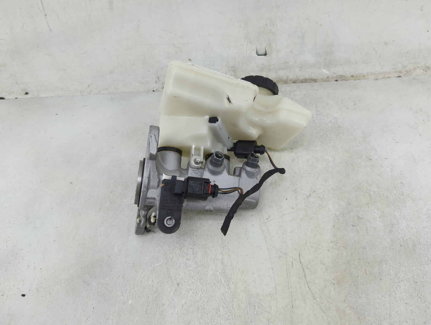 Volkswagen Taos Brake Master Cylinder 1490521 - Oemusedautoparts1.com