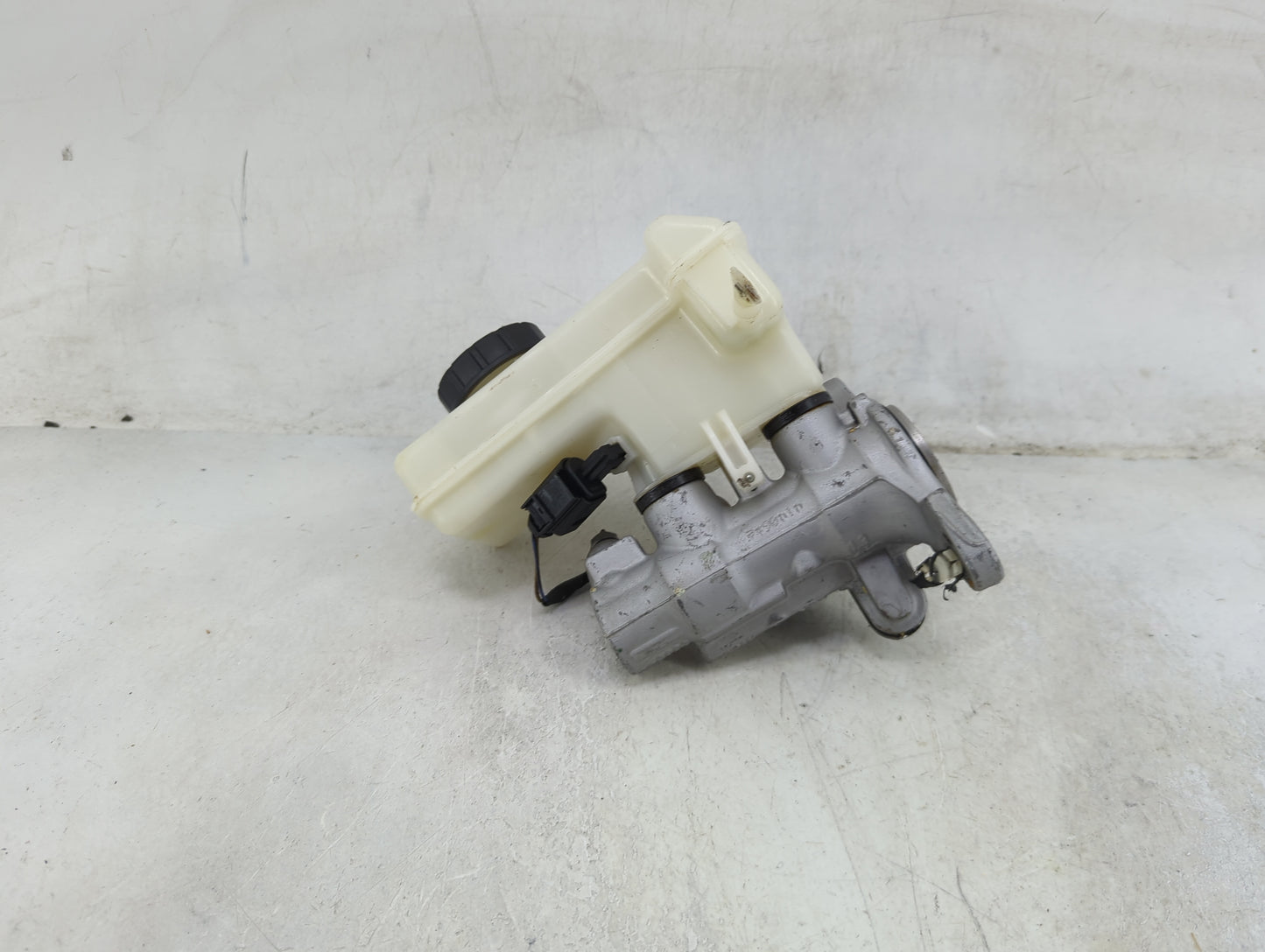 Volkswagen Taos Brake Master Cylinder 1490521 - Oemusedautoparts1.com