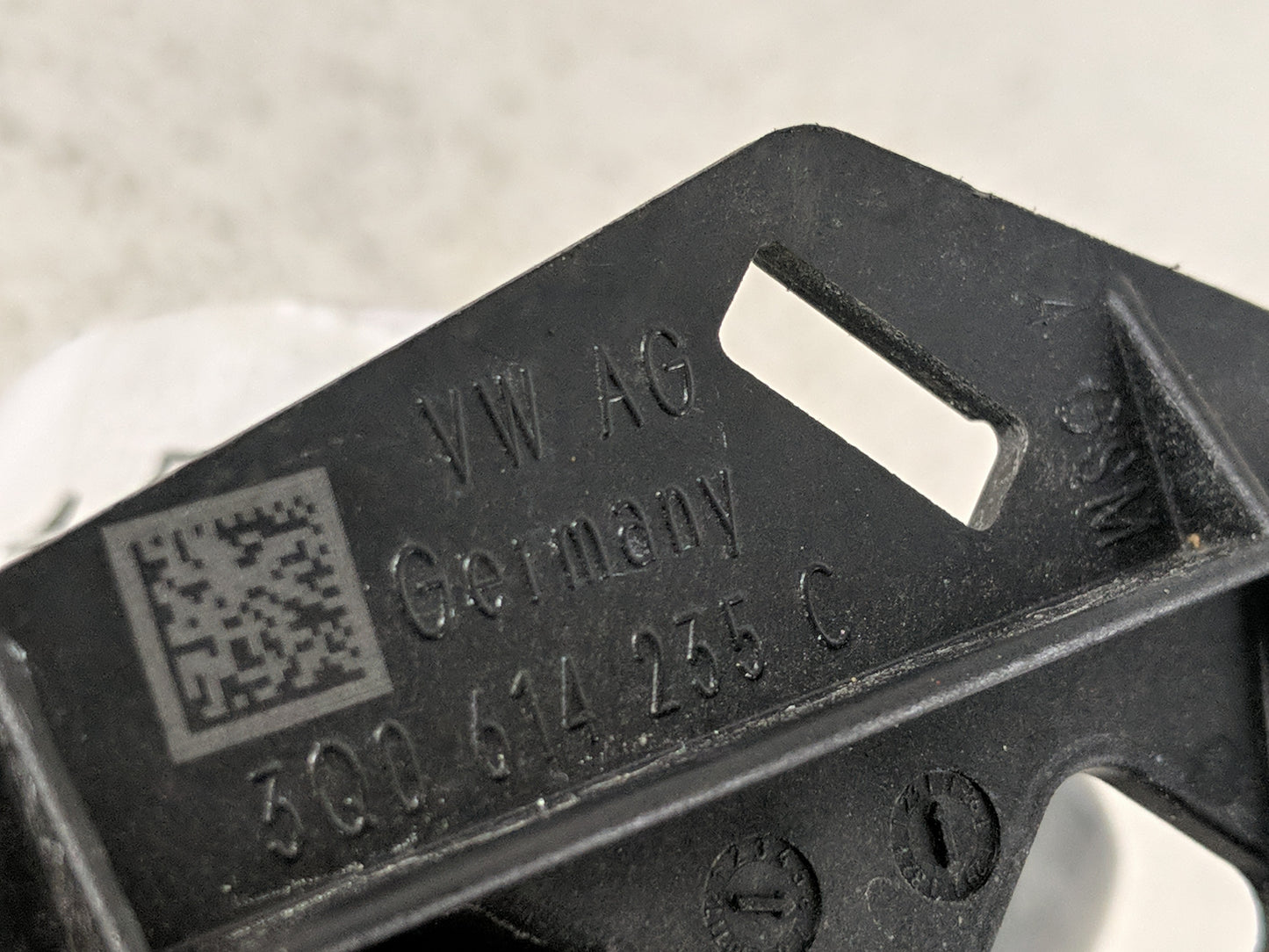 2021-2022 Volkswagen Tiguan ABS Pump Control Module Replacement P/N:3Q0 614 235 C Fits Fits 2021 2022 OEM Used Auto Parts - 