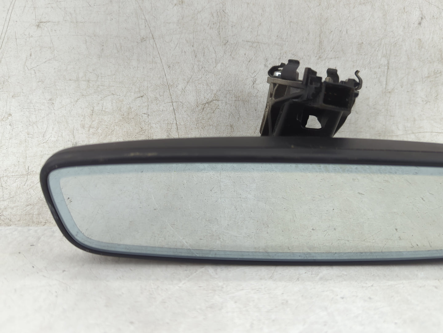 2024 Volkswagen Tiguan Interior Rear View Mirror Replacement OEM P/N:E11028191 Fits Fits 2020 2021 2022 OEM Used Auto Parts 