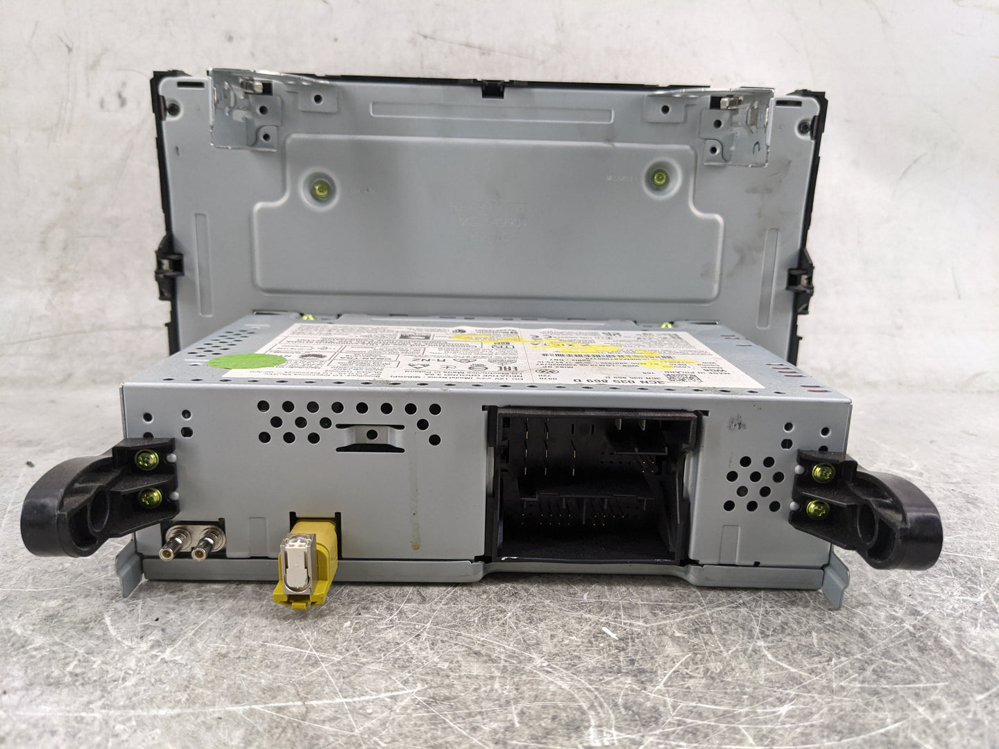 2024 Volkswagen Tiguan Radio AM FM Cd Player Receiver Replacement P/N:3CN035869D 3CN 035 869 D, L62VW2 Fits Fits 2020 OEM Us