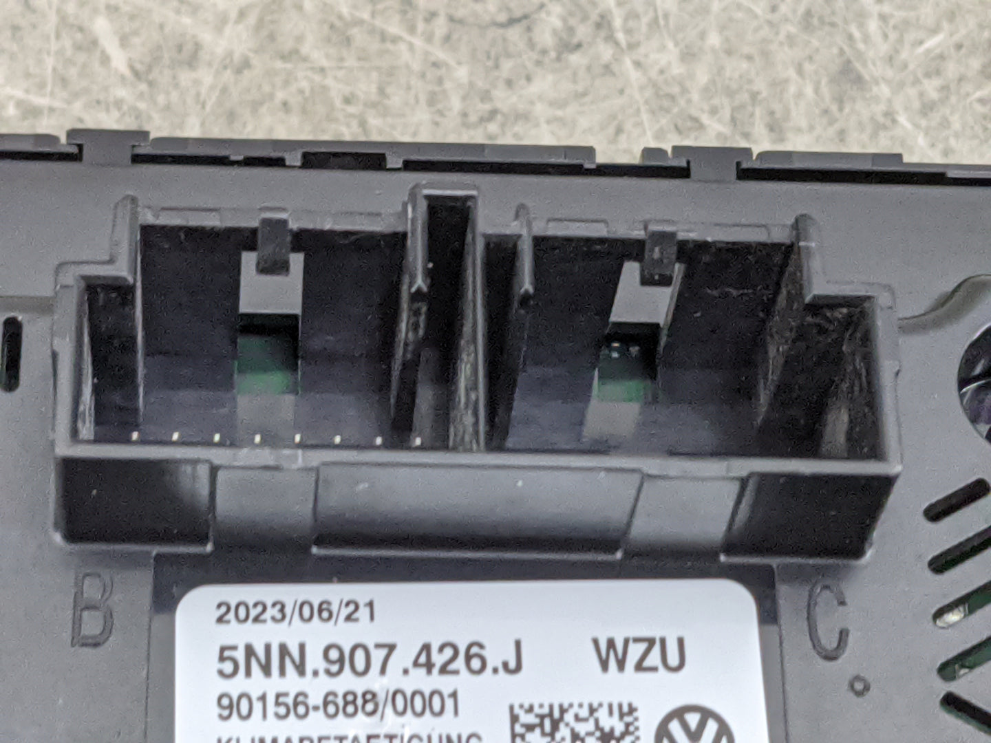 2024 Volkswagen Tiguan Climate Control Module Temperature AC/Heater Replacement P/N:5NN907426J Fits OEM Used Auto Parts - Oe