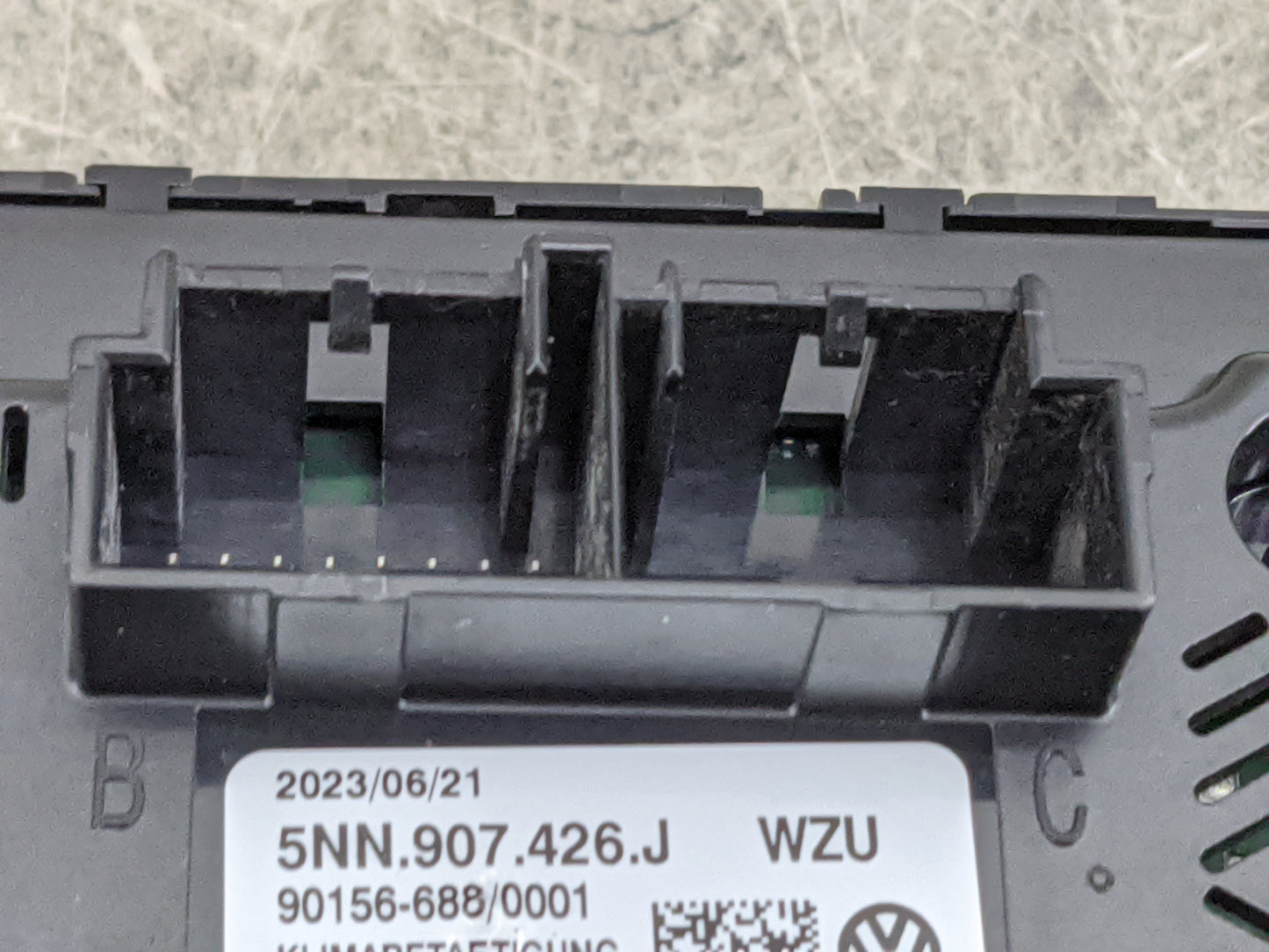 2024 Volkswagen Tiguan Climate Control Module Temperature AC/Heater Replacement P/N:5NN907426J Fits OEM Used Auto Parts - Oe