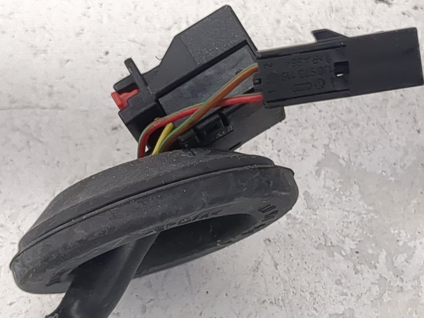 2022 Volkswagen Tiguan Driver Side View Mirror - Left Door Mirror OEM Used - Oemusedautoparts1.com