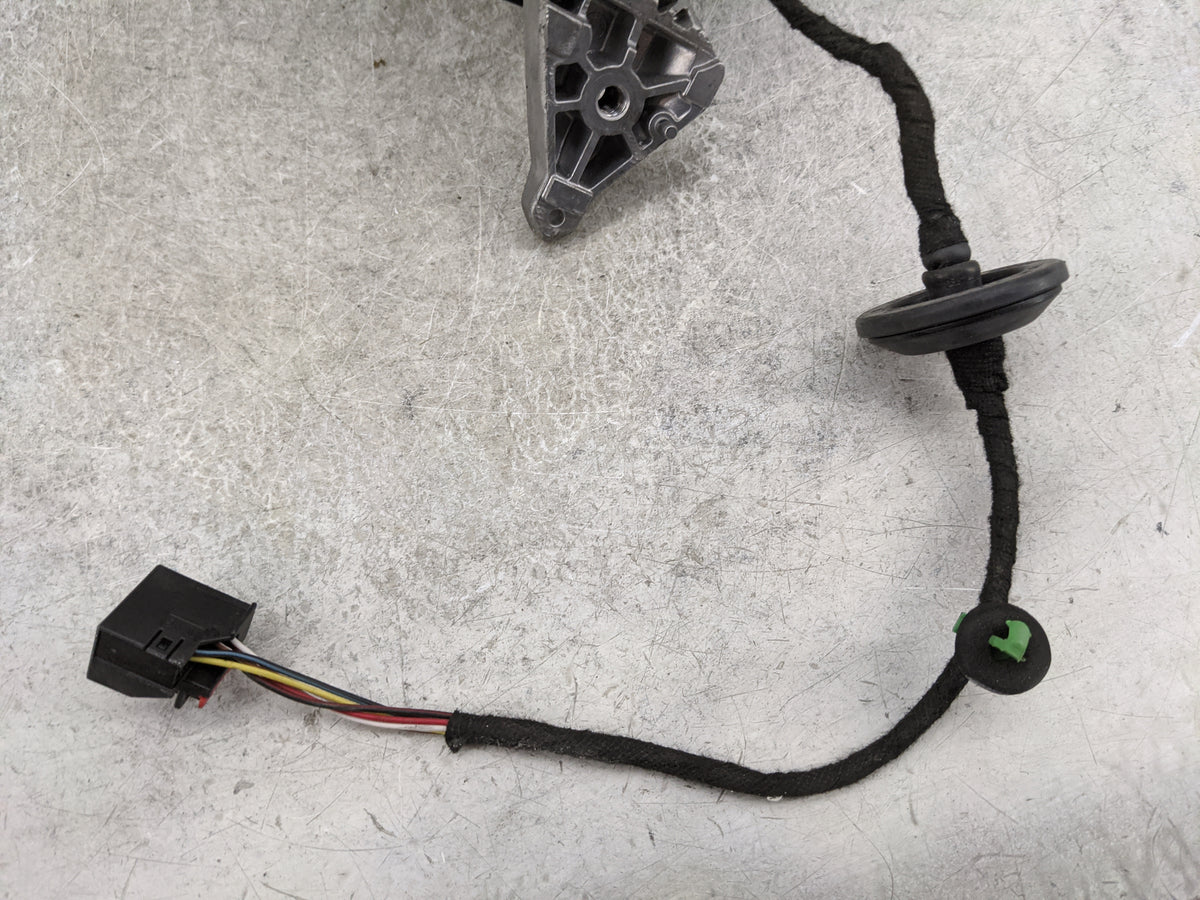 2022 Volkswagen Tiguan Driver Side View Mirror - Left Door Mirror OEM Used - Oemusedautoparts1.com