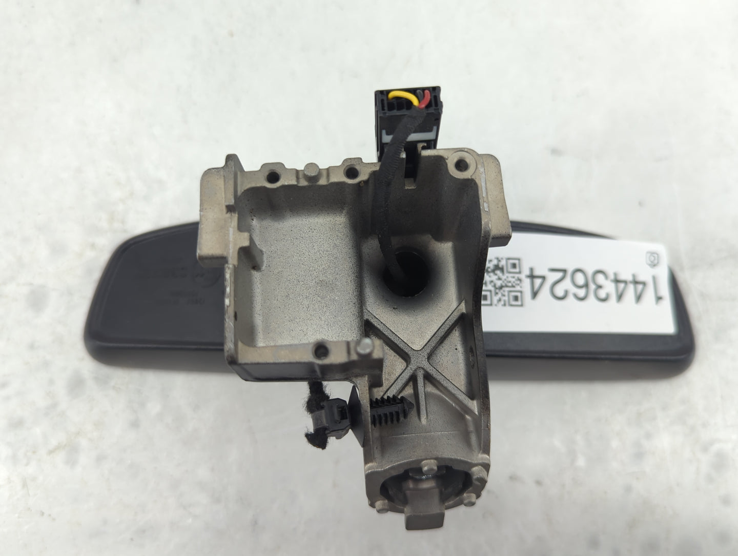 2024 Volvo S60 Interior Rear View Mirror Replacement OEM P/N:E11038266 Fits OEM Used Auto Parts - Oemusedautoparts1.com