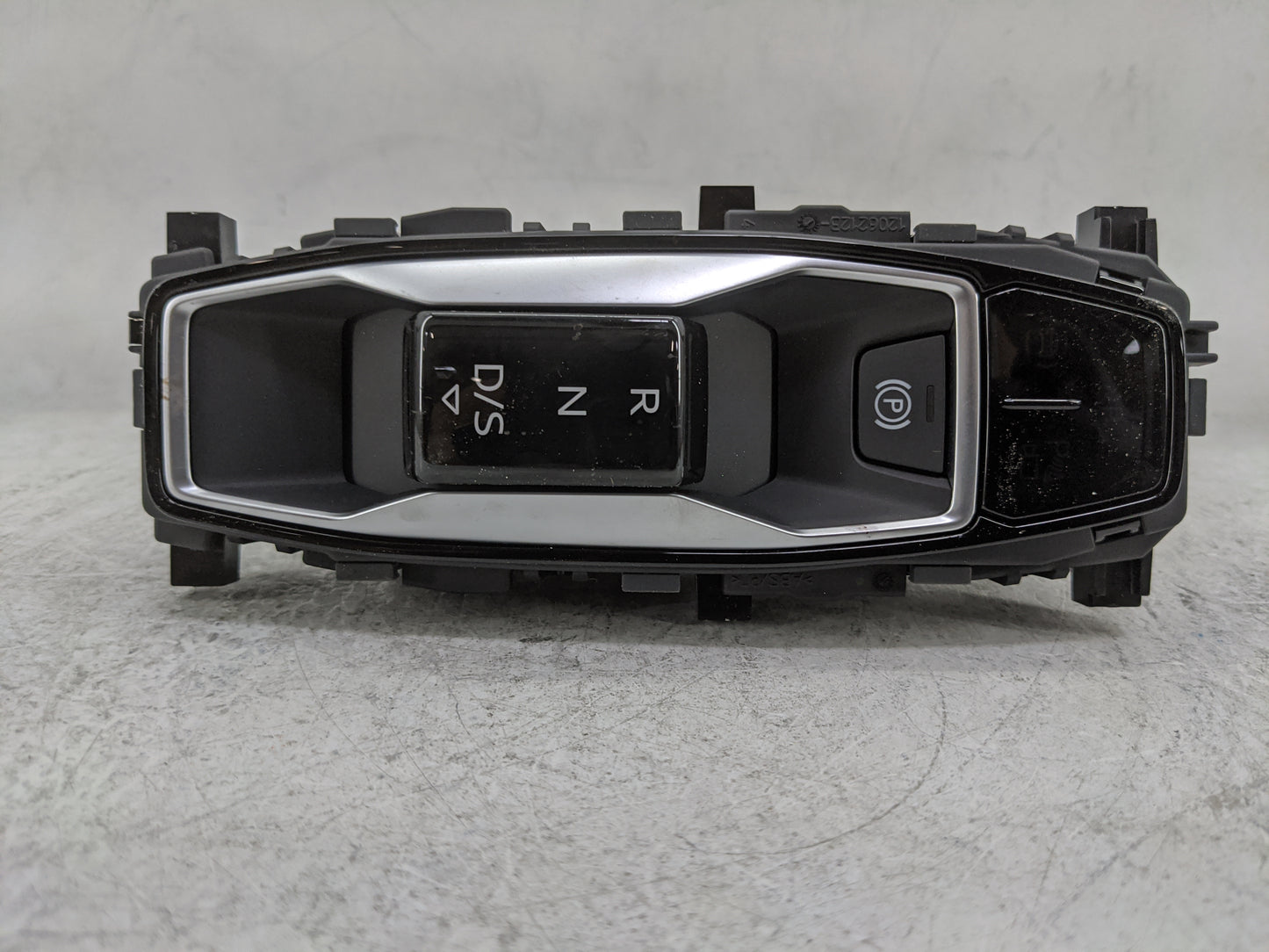 2025 Audi Q5 Floor Console Assembly Shifter - Oemusedautoparts1.com
