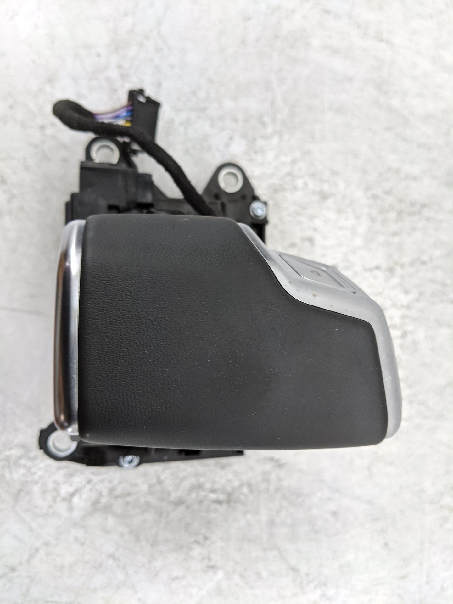 2025 Audi Q7 Floor Console Assembly Shifter - Oemusedautoparts1.com