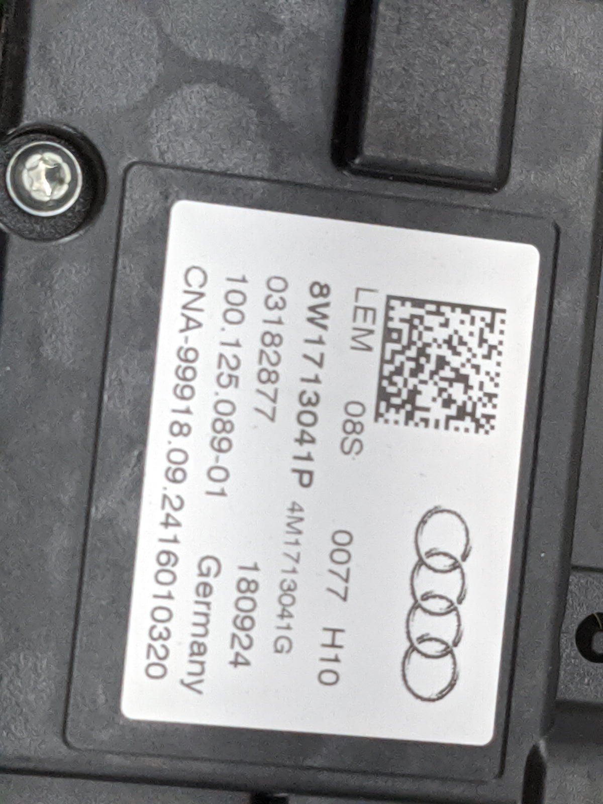 2025 Audi S5 Floor Console Assembly Shifter Black - Oemusedautoparts1.com