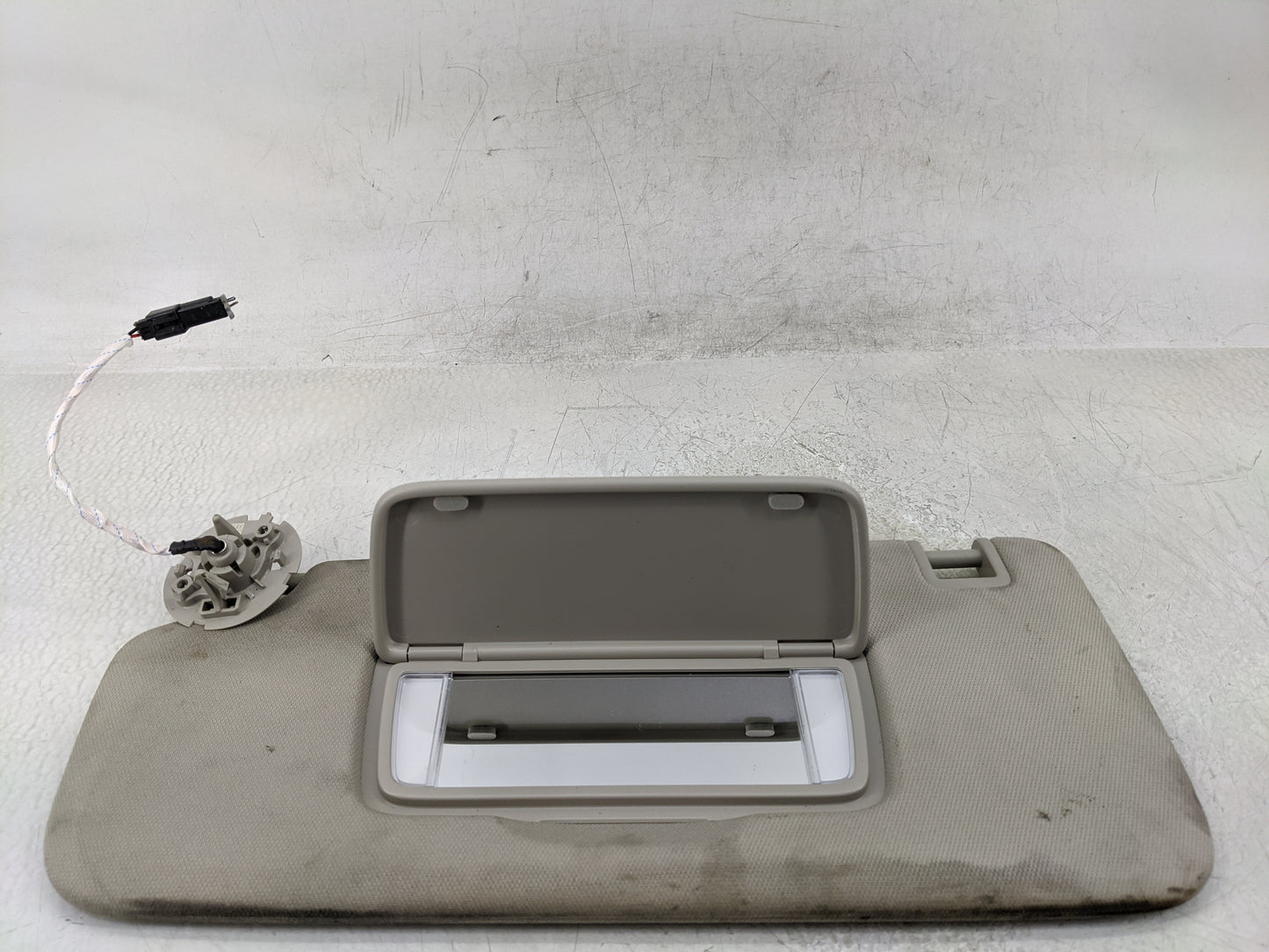 2020-2021 Buick Encore Sun Visor Shade Replacement Driver Left Mirror Fits Fits 2020 2021 OEM Used Auto Parts - Oemusedautop