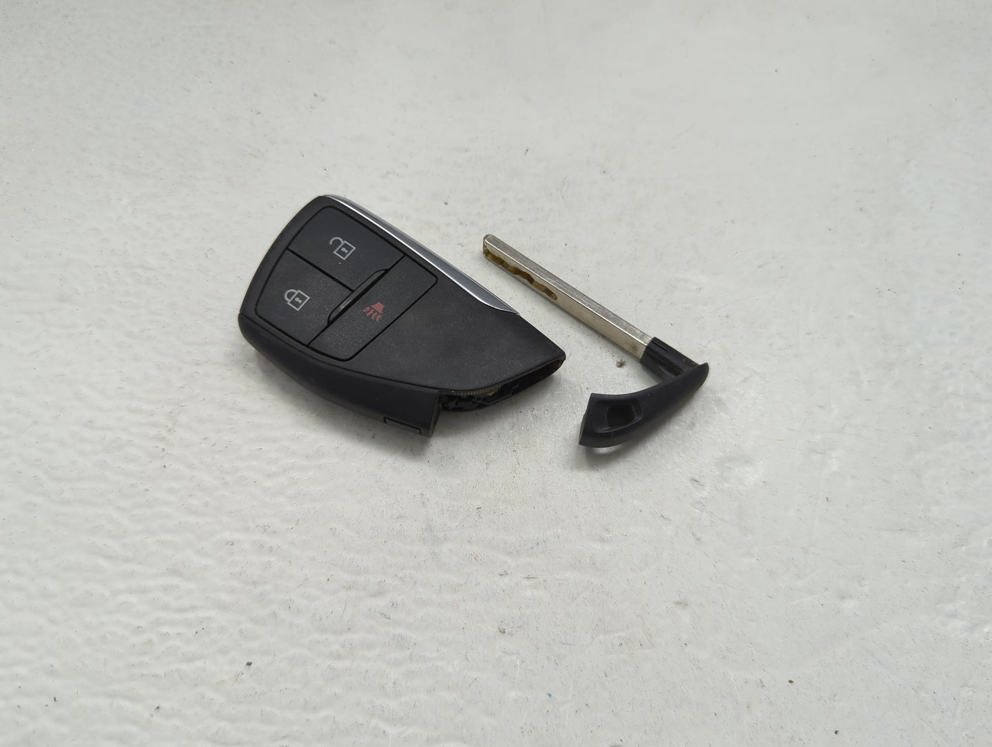 Buick Envision Keyless Entry Remote Fob YG0G21TB2 13555294 | 13560549 | 13537966 - Oemusedautoparts1.com