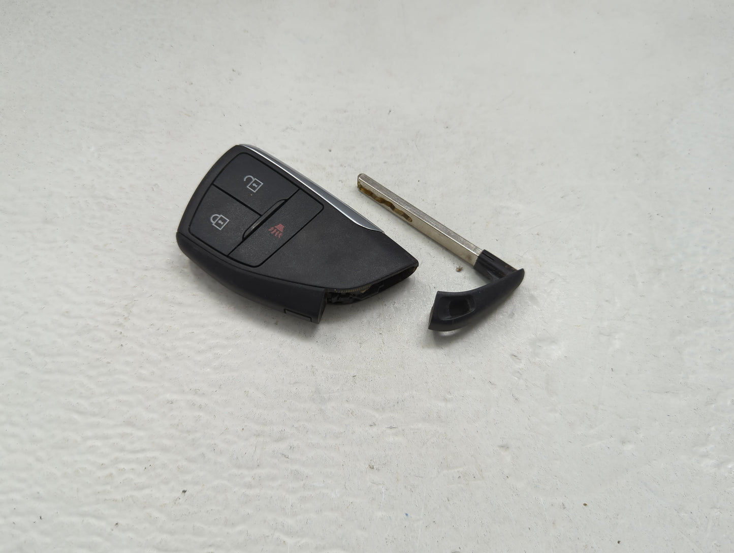 Buick Envision Keyless Entry Remote Fob YG0G21TB2 13555294 | 13560549 | 13537966 - Oemusedautoparts1.com