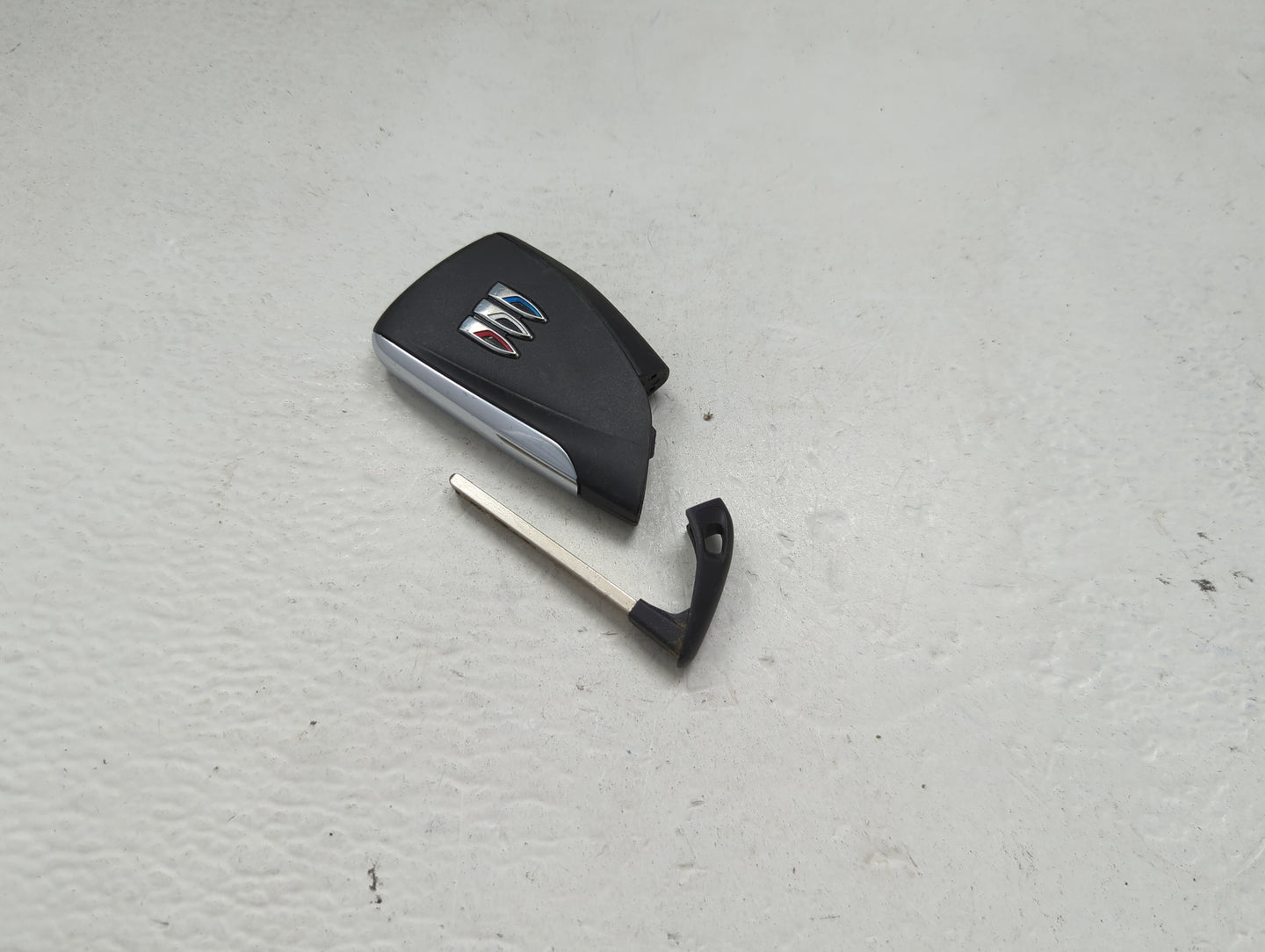 Buick Envision Keyless Entry Remote Fob YG0G21TB2 13555294 | 13560549 | 13537966 - Oemusedautoparts1.com