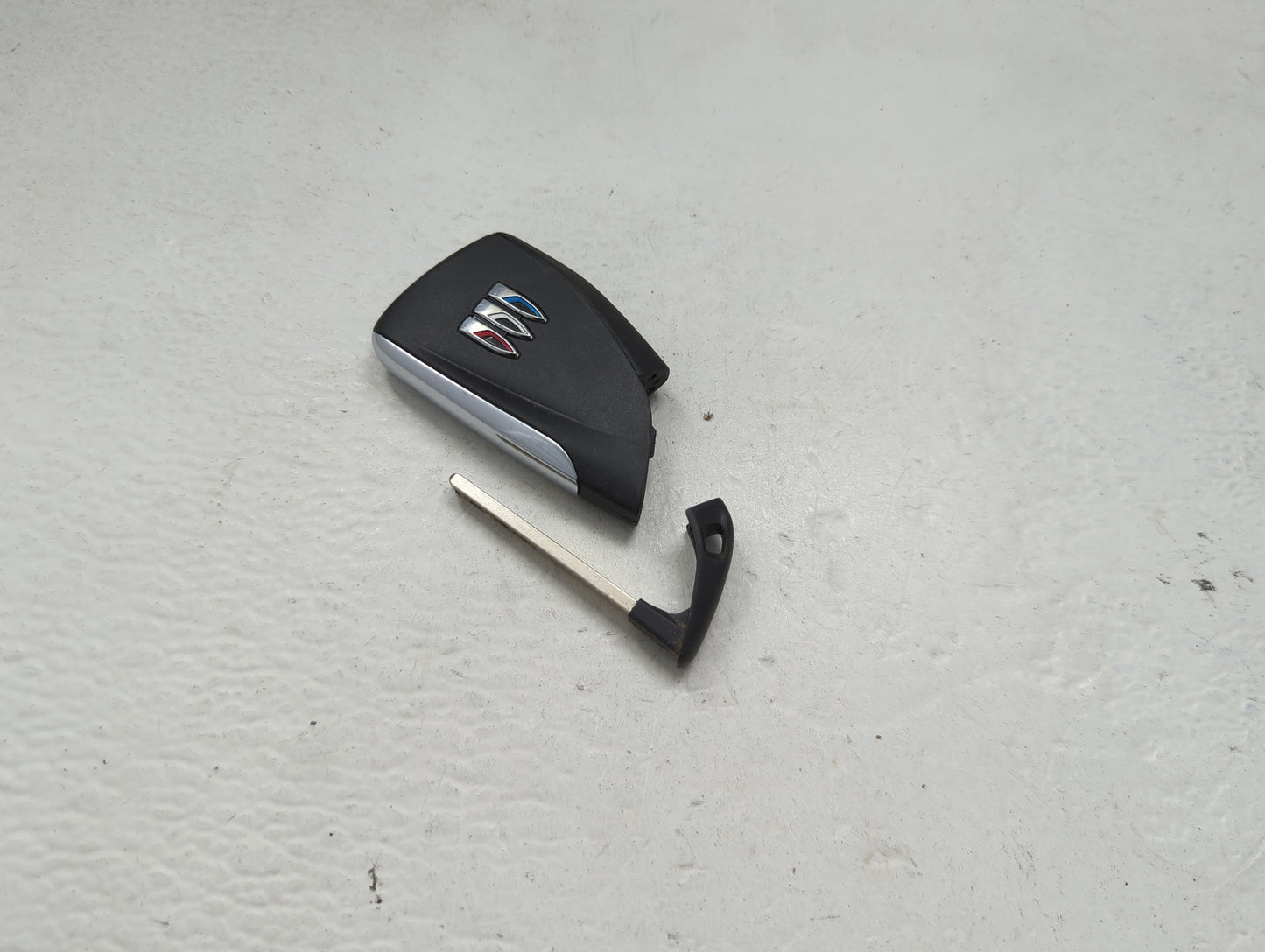 Buick Envision Keyless Entry Remote Fob YG0G21TB2 13555294 | 13560549 | 13537966 - Oemusedautoparts1.com