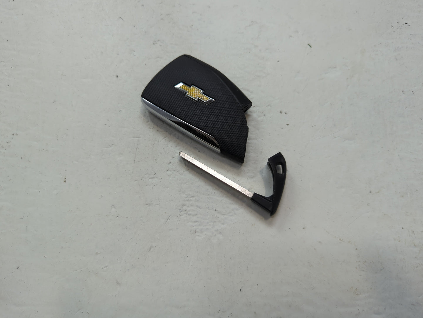 Chevrolet Colorado Keyless Entry Remote Fob YG0G21TB2 3 buttons - Oemusedautoparts1.com