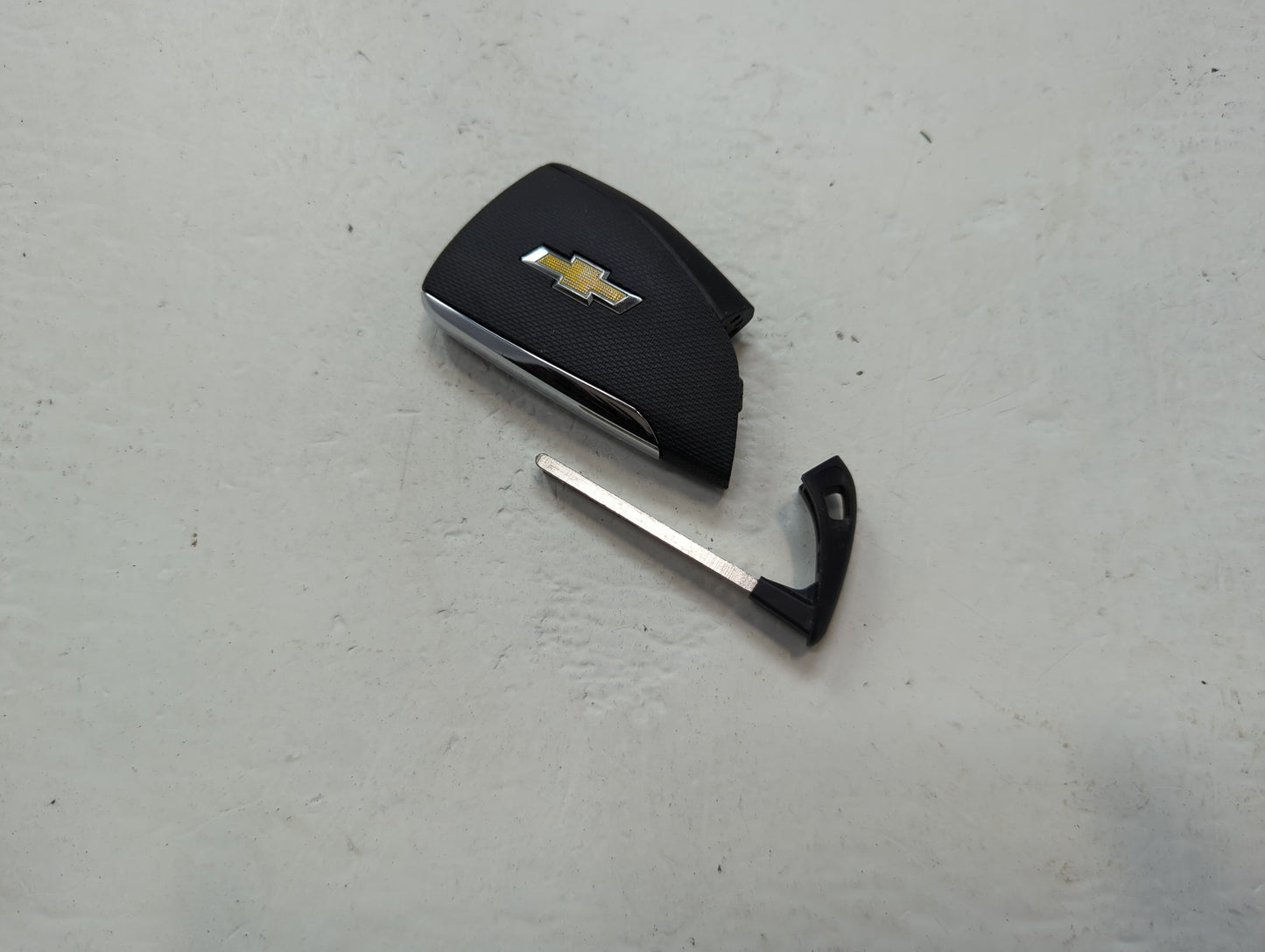 Chevrolet Colorado Keyless Entry Remote Fob YG0G21TB2 3 buttons - Oemusedautoparts1.com