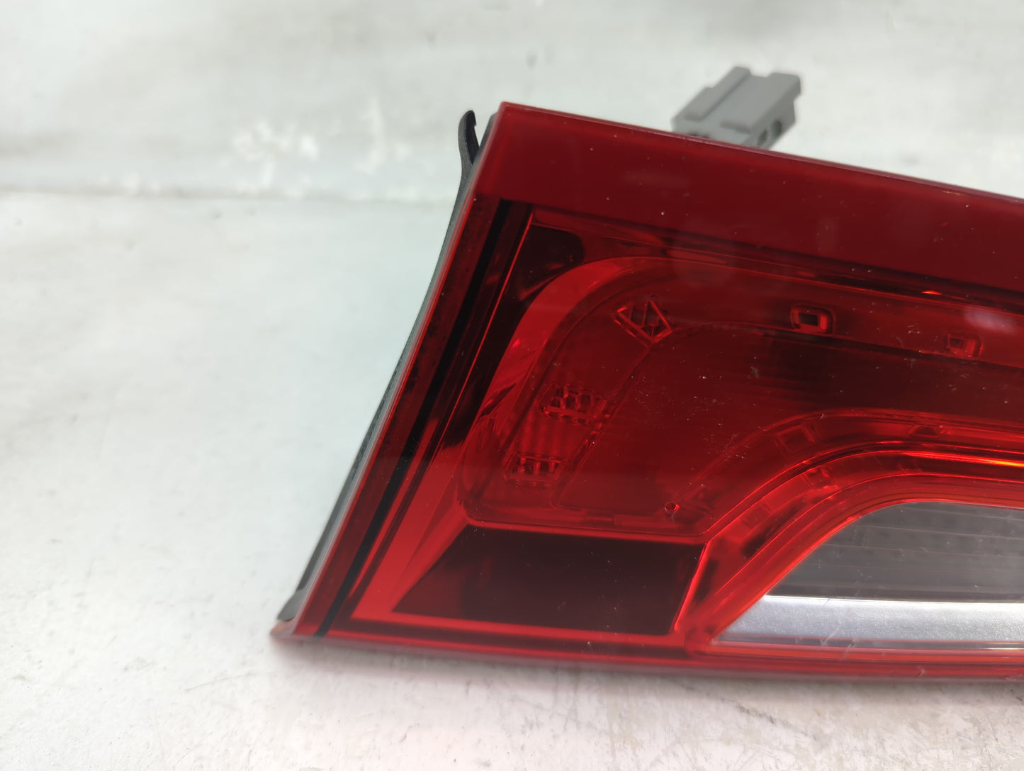 2016-2021 Chevrolet Malibu Tail Light Assembly Passenger Right OEM P/N:23508092 Fits Fits 2016 2017 2018 2019 2020 2021 OEM 