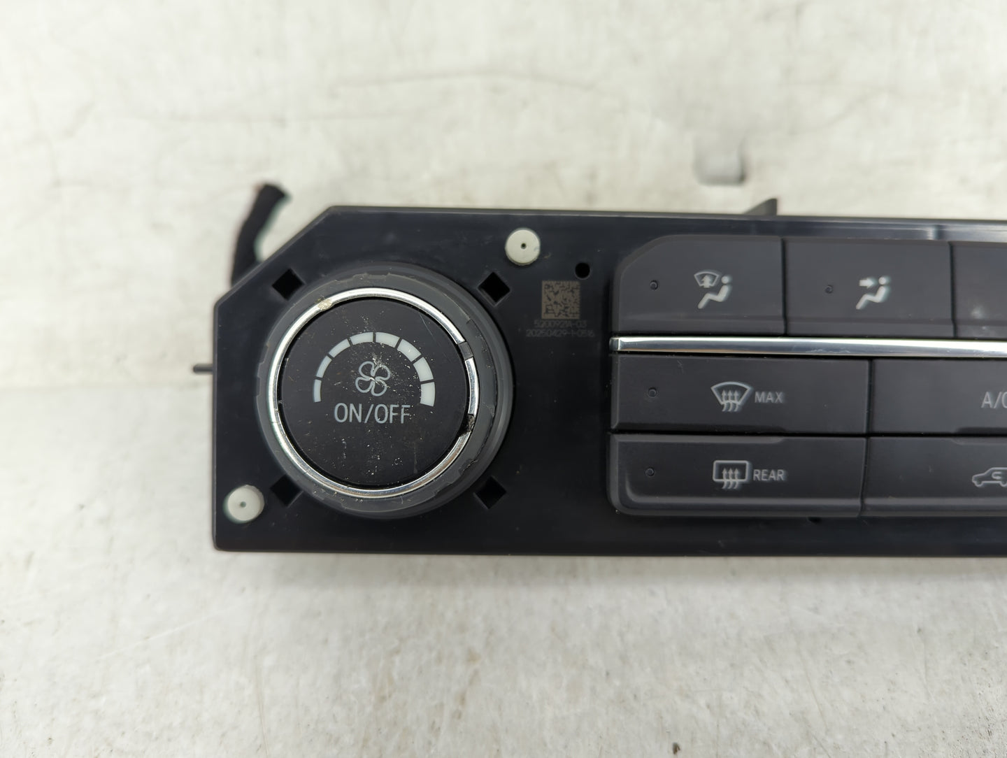 2022 Chevrolet Silverado 1500 Climate Control Module Temperature AC/Heater Replacement P/N:86782999 Fits OEM Used Auto Parts