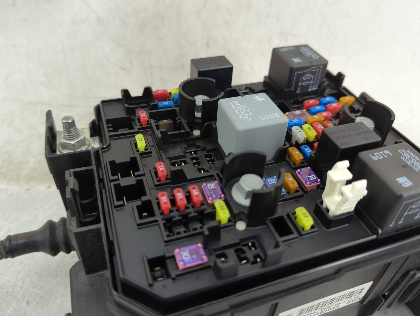 2025 Chevrolet Trailblazer Fusebox Fuse Box Panel Relay Module P/N:42823943 Fits OEM Used Auto Parts - Oemusedautoparts1.com