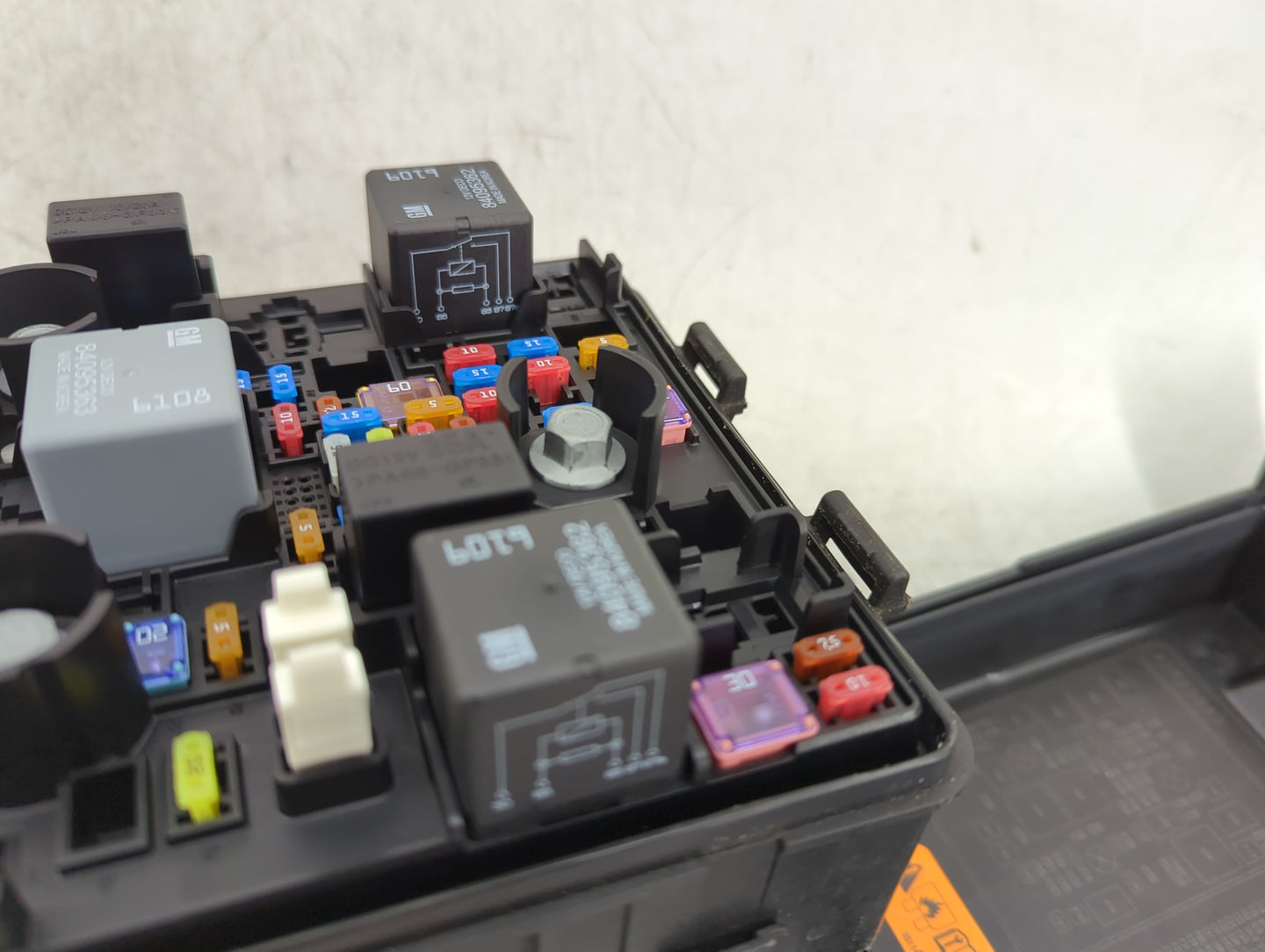 2025 Chevrolet Trailblazer Fusebox Fuse Box Panel Relay Module P/N:42823943 Fits OEM Used Auto Parts - Oemusedautoparts1.com