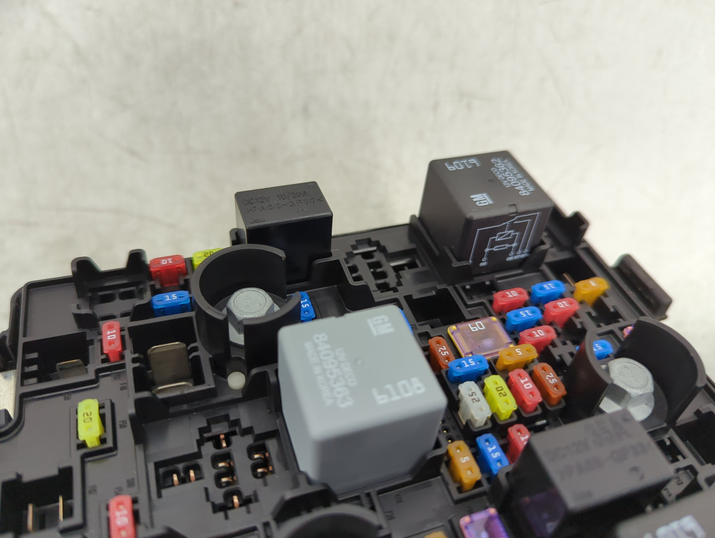 2025 Chevrolet Trailblazer Fusebox Fuse Box Panel Relay Module P/N:42823943 Fits OEM Used Auto Parts - Oemusedautoparts1.com