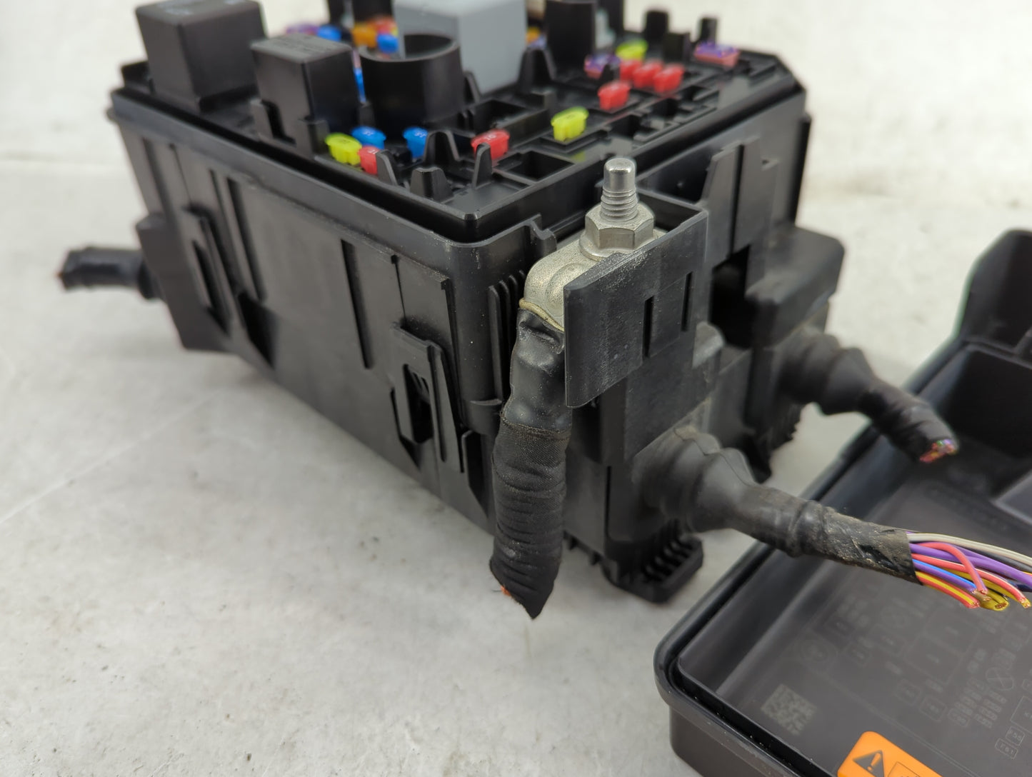 2025 Chevrolet Trailblazer Fusebox Fuse Box Panel Relay Module P/N:42823943 Fits OEM Used Auto Parts - Oemusedautoparts1.com