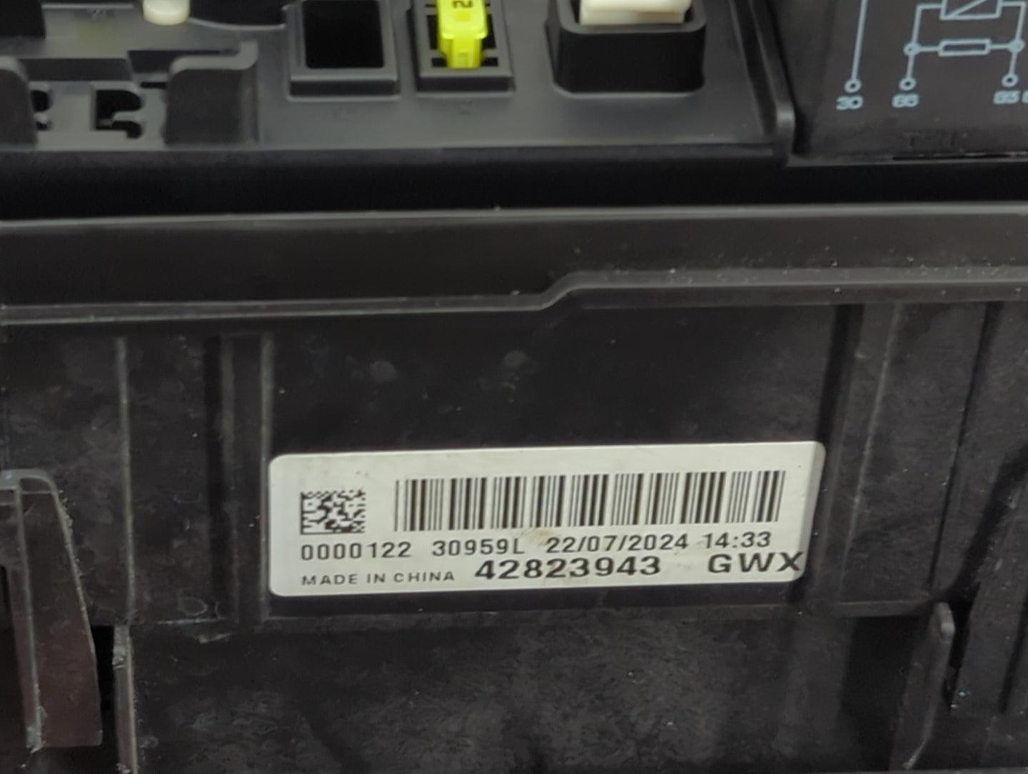 2025 Chevrolet Trailblazer Fusebox Fuse Box Panel Relay Module P/N:42823943 Fits OEM Used Auto Parts - Oemusedautoparts1.com