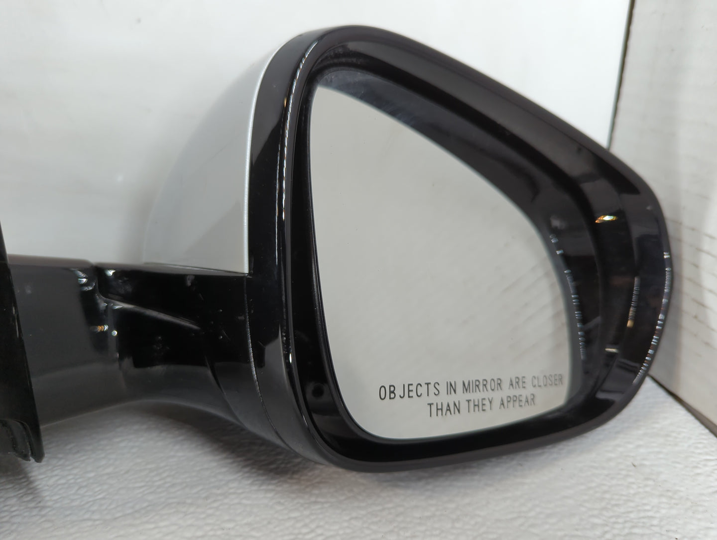 2025 Chevrolet Trailblazer Side Mirror Replacement Passenger Right View Door Mirror P/N:42895502 Fits OEM Used Auto Parts - 