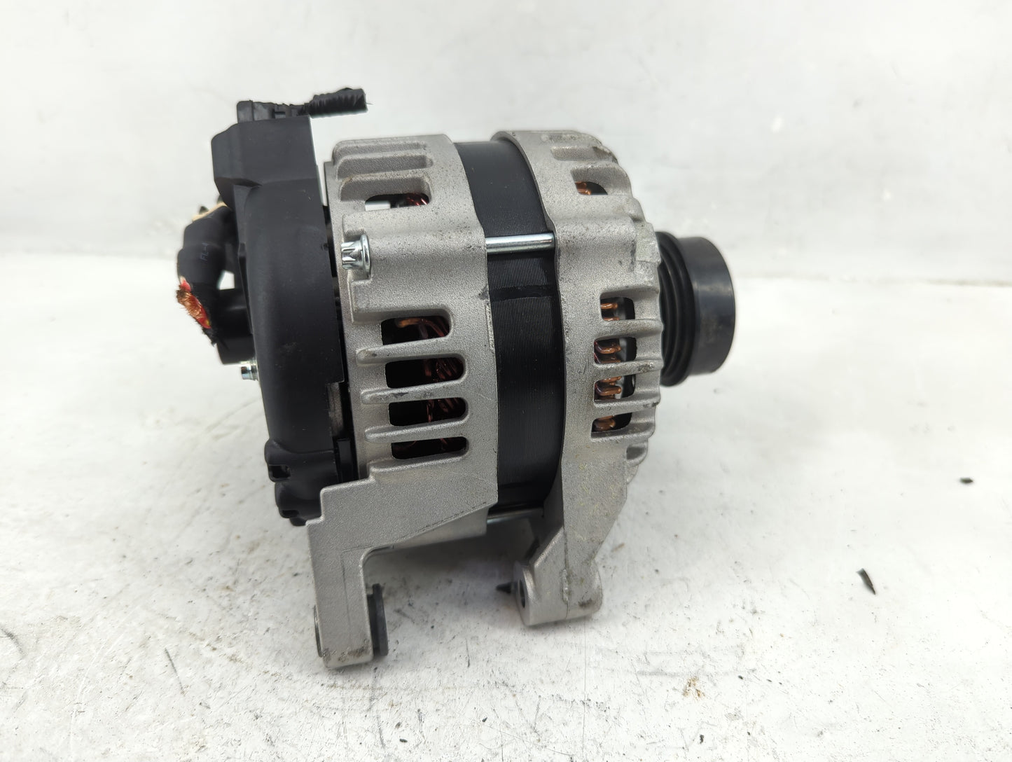2025 Chevrolet Trax Alternator Replacement Generator Charging Assembly Engine OEM P/N:42869304 Fits OEM Used Auto Parts - Oe
