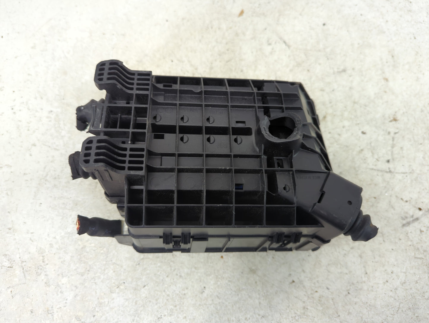 2025 Chevrolet Trax Fusebox Fuse Box Panel Relay Module P/N:42887406 13598343, 13598351 Fits OEM Used Auto Parts - Oemusedau