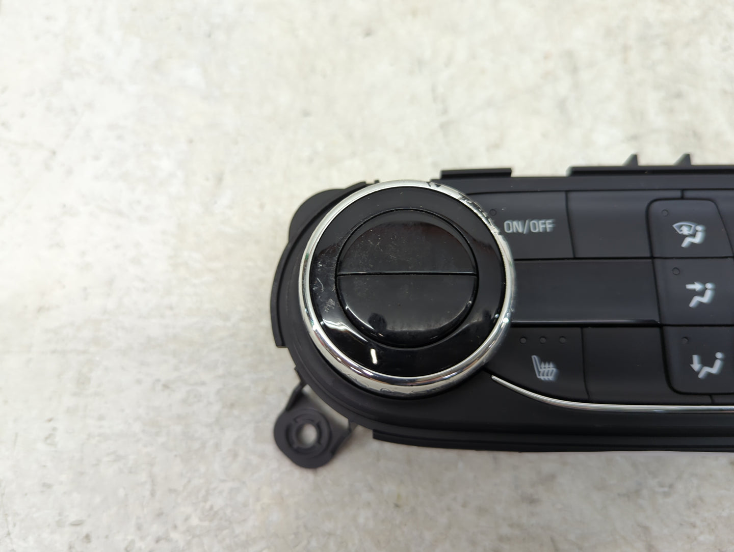 2025 Chevrolet Trax Climate Control Module Temperature AC/Heater Replacement P/N:42854938 Fits Fits 2021 2022 OEM Used Auto 