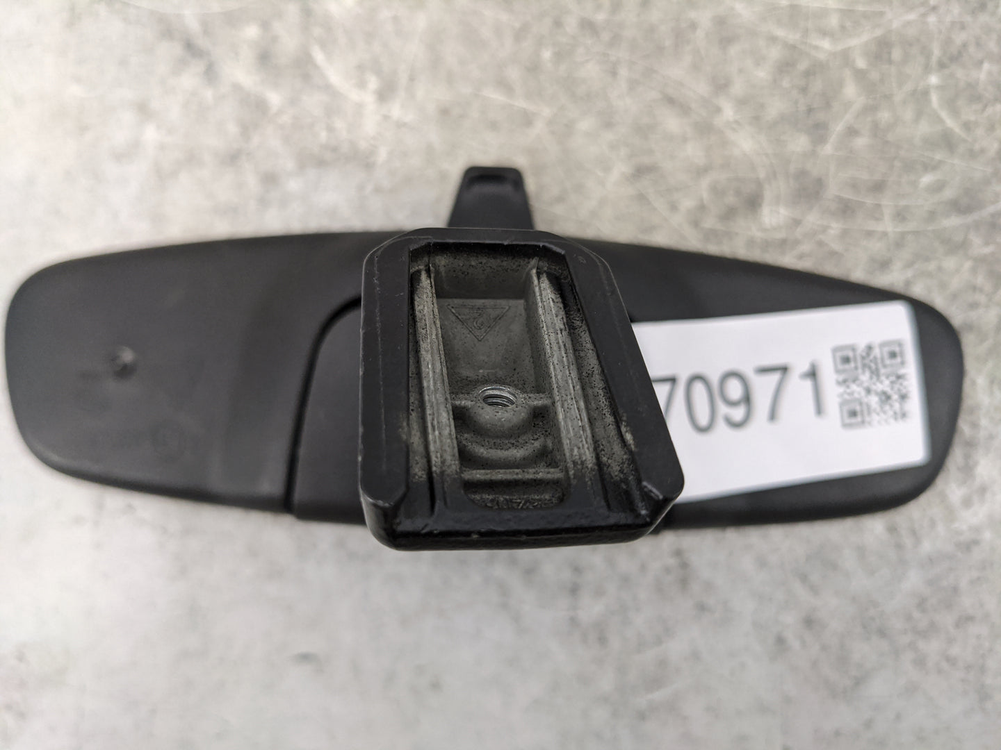 2013-2014 Chevrolet Trax Interior Rear View Mirror Replacement OEM P/N:049093 P660 Fits OEM Used Auto Parts - Oemusedautopar
