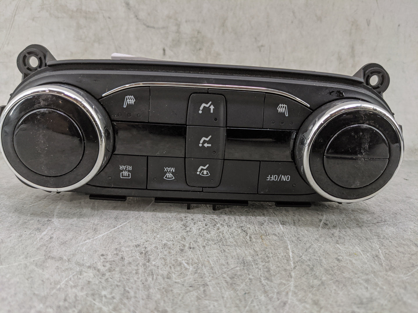 2025 Chevrolet Trax Climate Control Module Temperature AC/Heater Replacement P/N:42854938 7370200000000X Fits Fits 2021 2022