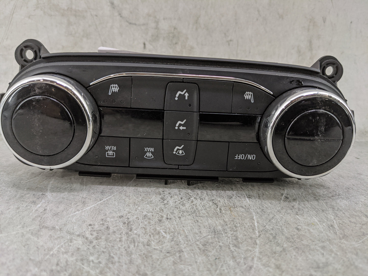 2025 Chevrolet Trax Climate Control Module Temperature AC/Heater Replacement P/N:42854938 7370200000000X Fits Fits 2021 2022