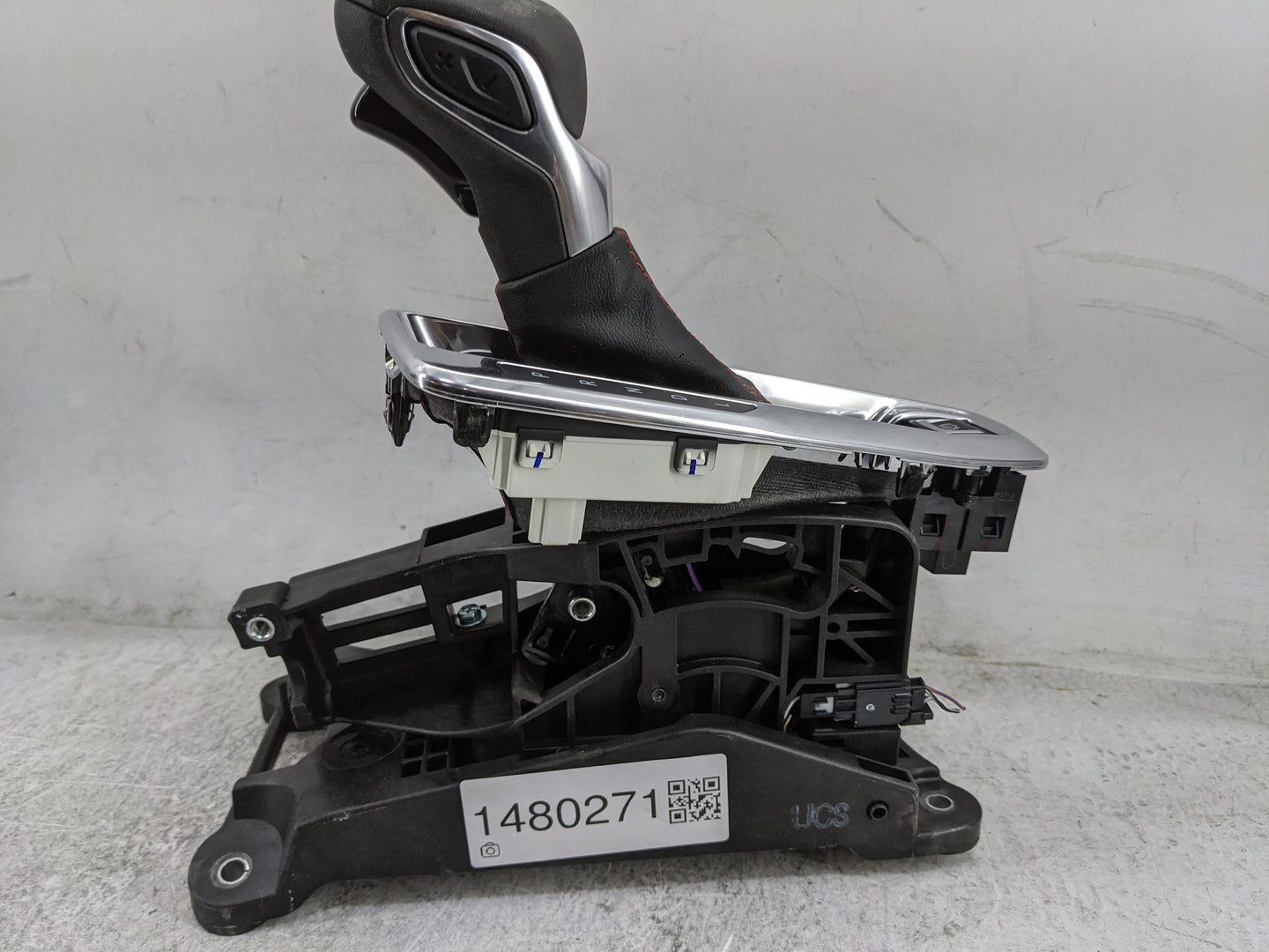 2025 Chevrolet Trax Floor Console Assembly Shifter Black - Oemusedautoparts1.com