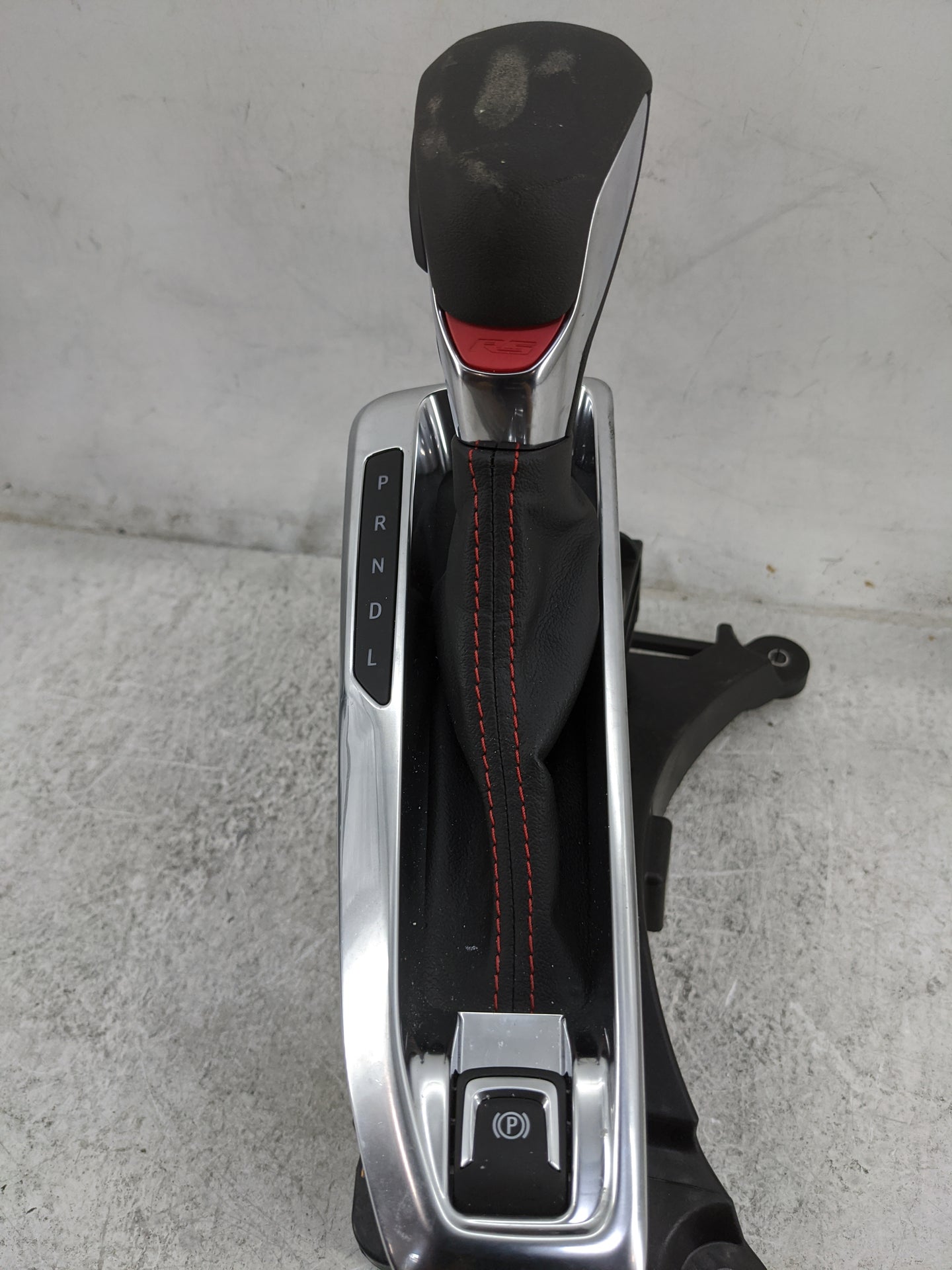 2025 Chevrolet Trax Floor Console Assembly Shifter Black - Oemusedautoparts1.com