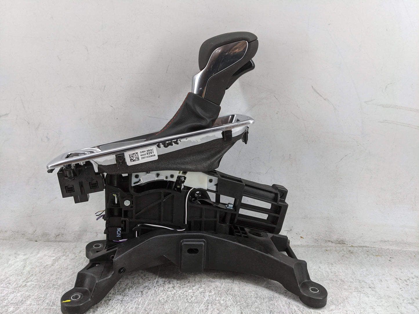 2025 Chevrolet Trax Floor Console Assembly Shifter Black - Oemusedautoparts1.com