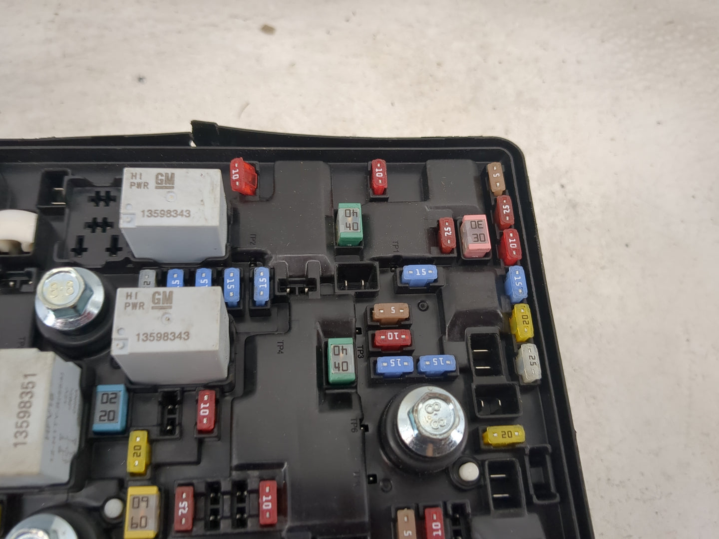 2025 Chevrolet Trax Fusebox Fuse Box Panel Relay Module P/N:13598343 13598351, 42887406 Fits OEM Used Auto Parts - Oemusedau
