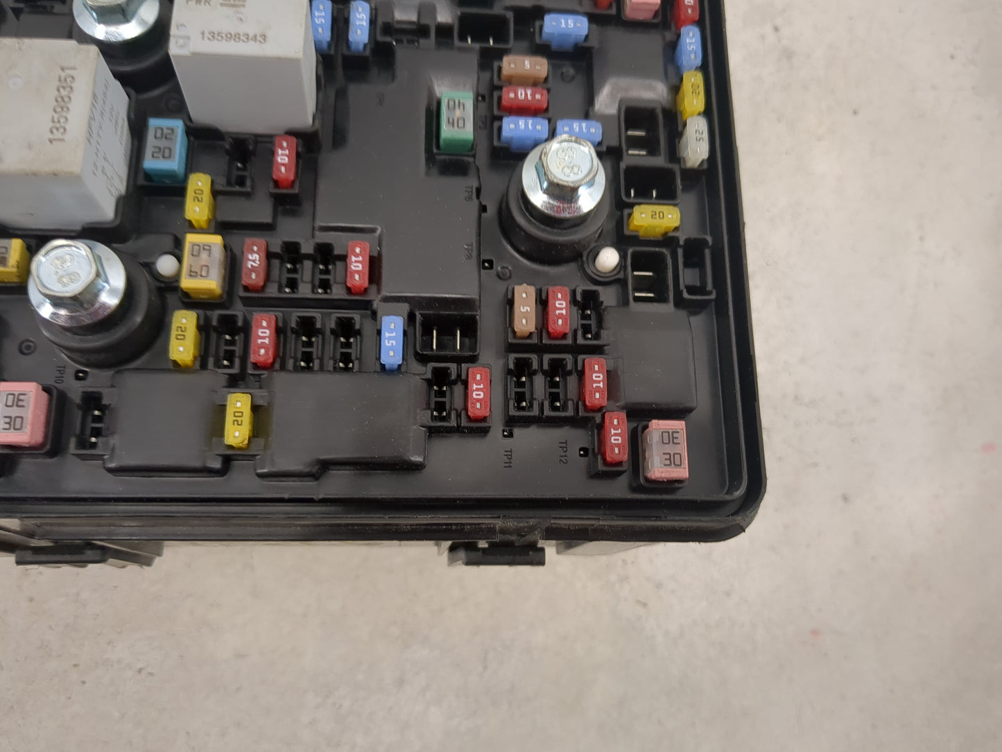 2025 Chevrolet Trax Fusebox Fuse Box Panel Relay Module P/N:13598343 13598351, 42887406 Fits OEM Used Auto Parts - Oemusedau