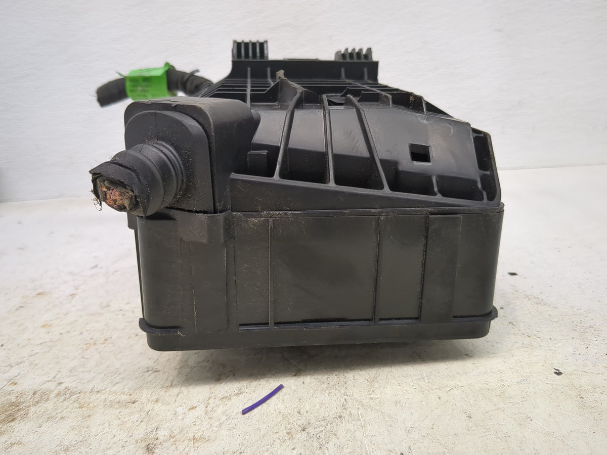 2024-2025 Chevrolet Trax Fusebox Fuse Box Panel Relay Module P/N:42887406 Fits Fits 2024 2025 OEM Used Auto Parts - Oemuseda