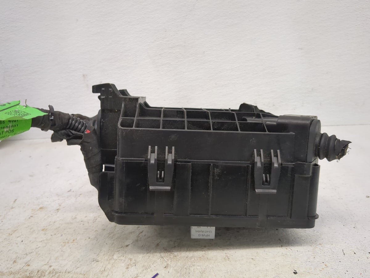 2024-2025 Chevrolet Trax Fusebox Fuse Box Panel Relay Module P/N:42887406 Fits Fits 2024 2025 OEM Used Auto Parts - Oemuseda