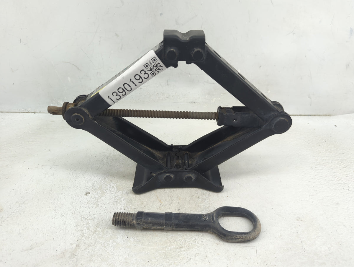 2025 Dodge Ram 1500 Spare Scissor Car Jack 1390193 - Oemusedautoparts1.com