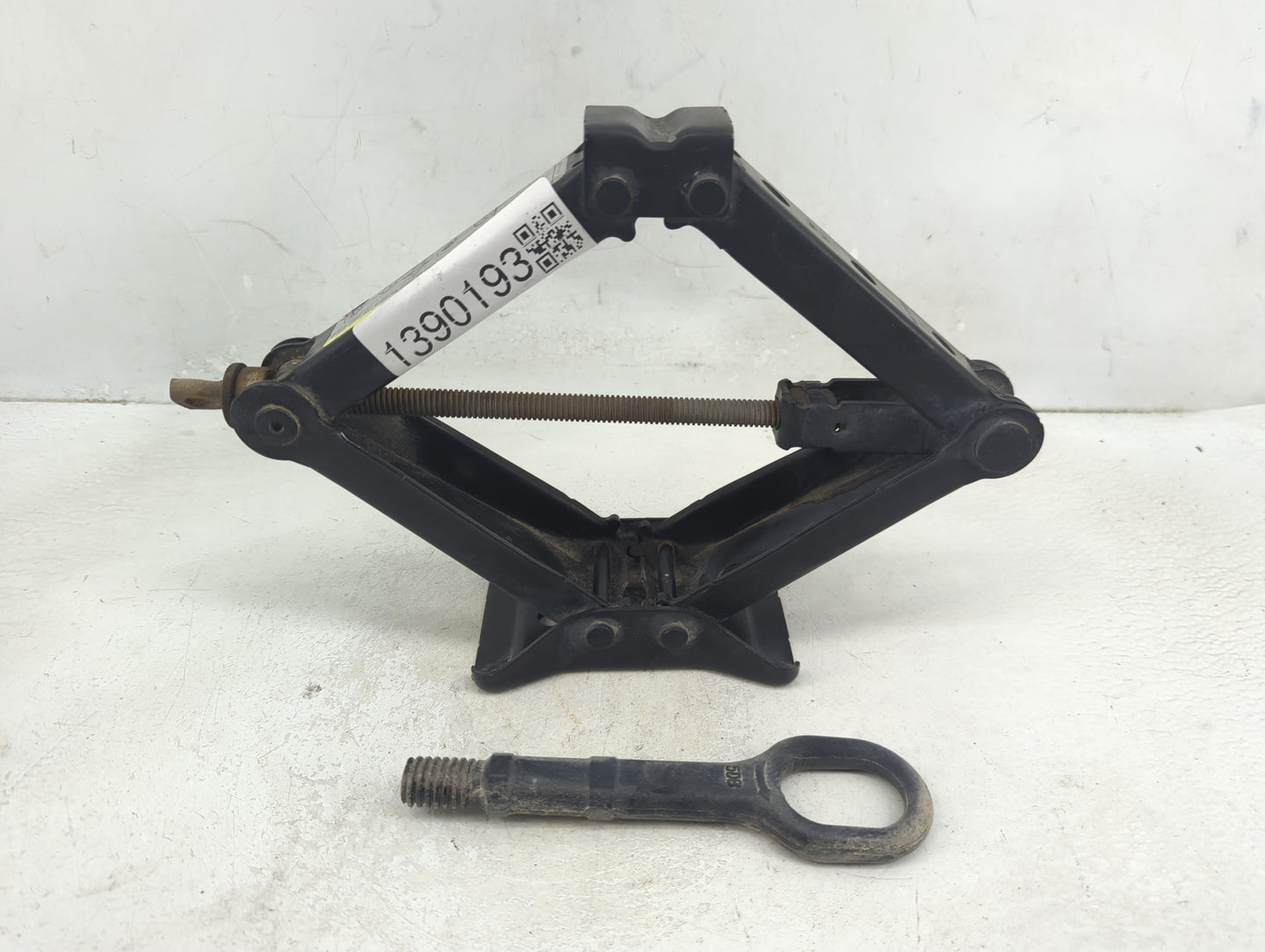 2025 Dodge Ram 1500 Spare Scissor Car Jack - Oemusedautoparts1.com