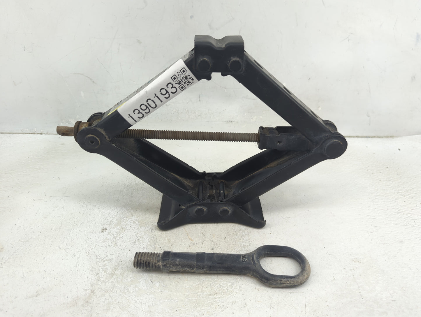 2025 Dodge Ram 1500 Spare Scissor Car Jack - Oemusedautoparts1.com