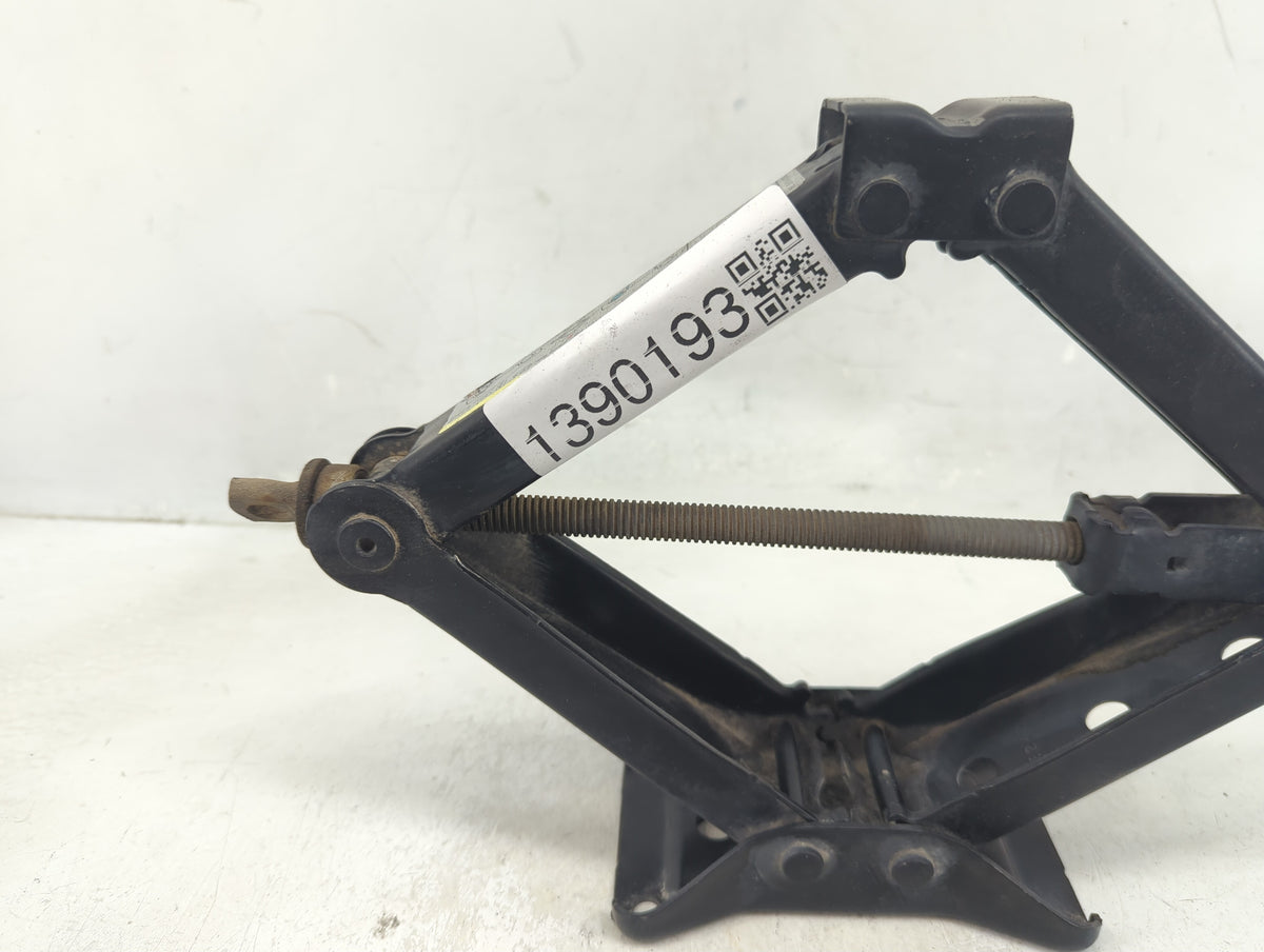 2025 Dodge Ram 1500 Spare Scissor Car Jack 1390193 - Oemusedautoparts1.com