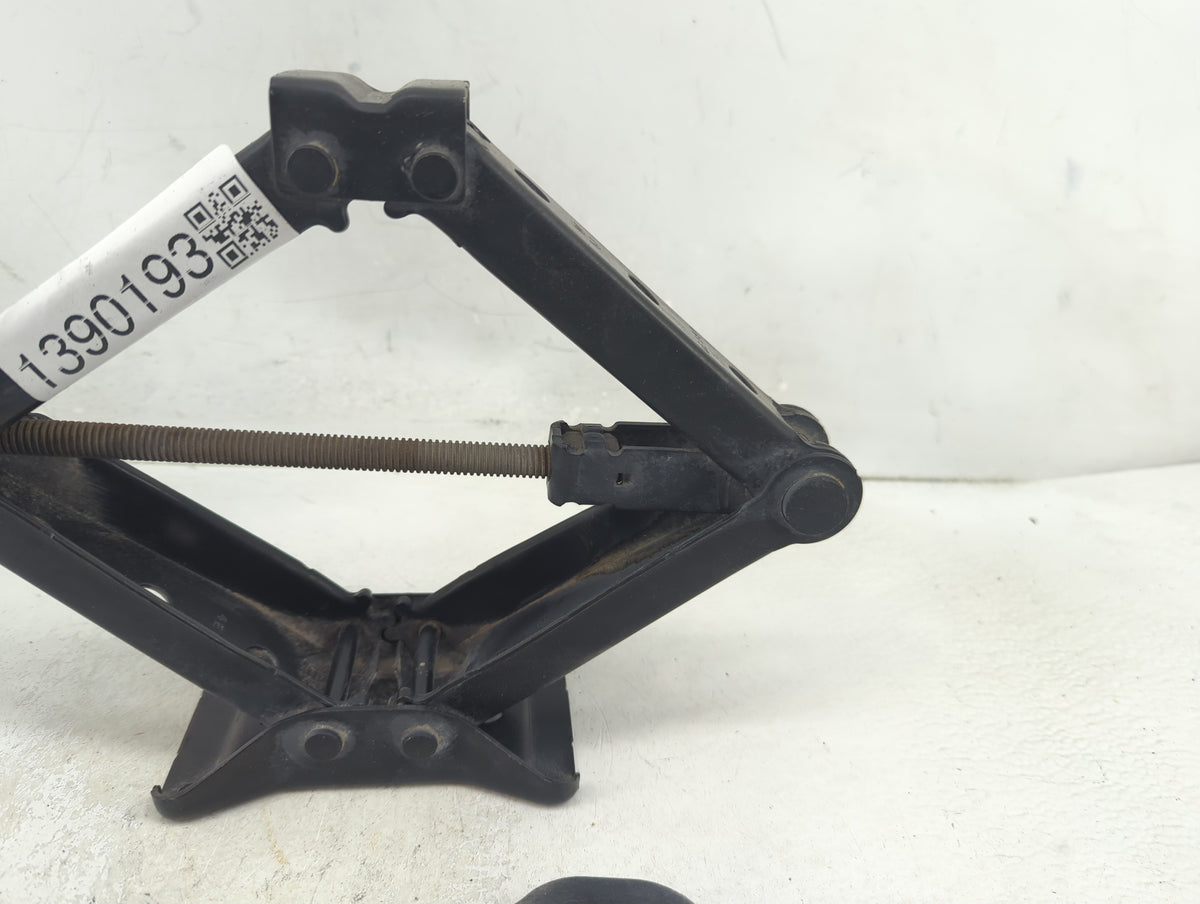 2025 Dodge Ram 1500 Spare Scissor Car Jack 1390193 - Oemusedautoparts1.com