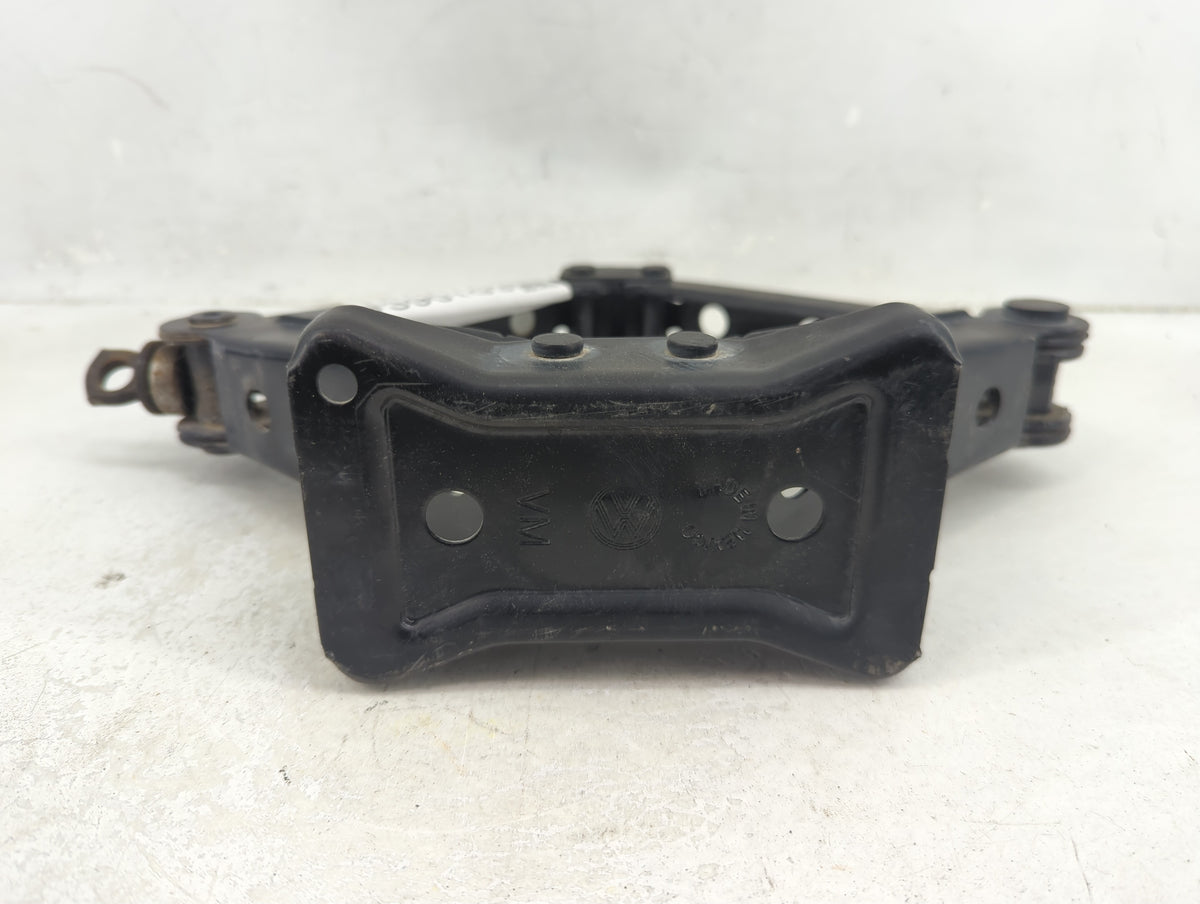 2025 Dodge Ram 1500 Spare Scissor Car Jack 1390193 - Oemusedautoparts1.com