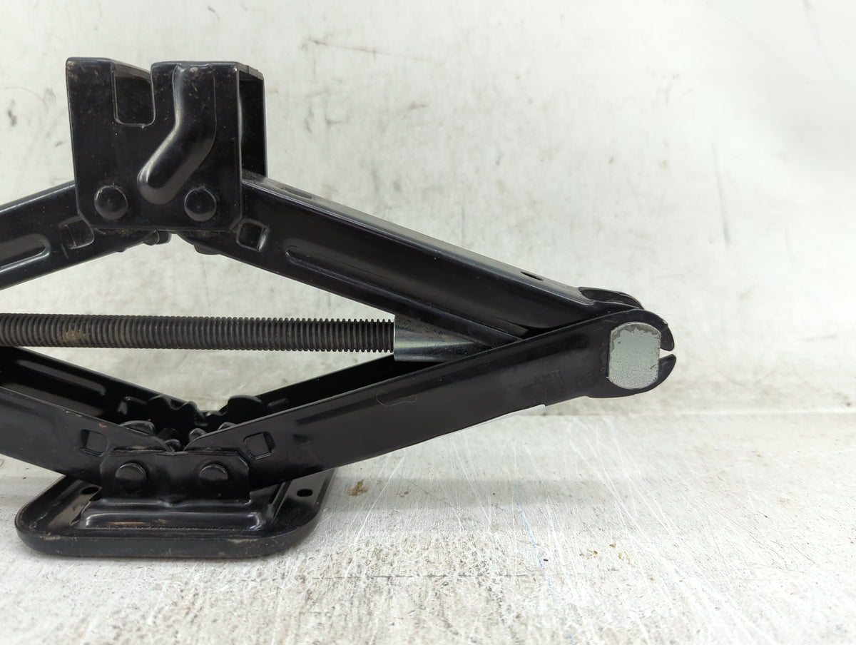 2025 Dodge Ram 1500 Spare Scissor Car Jack 1431496 - Oemusedautoparts1.com